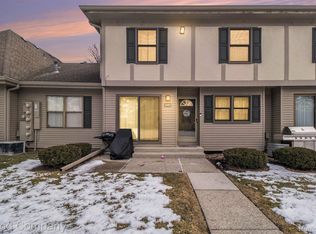 24911 Auburn Ln #24, Southfield, MI 48033