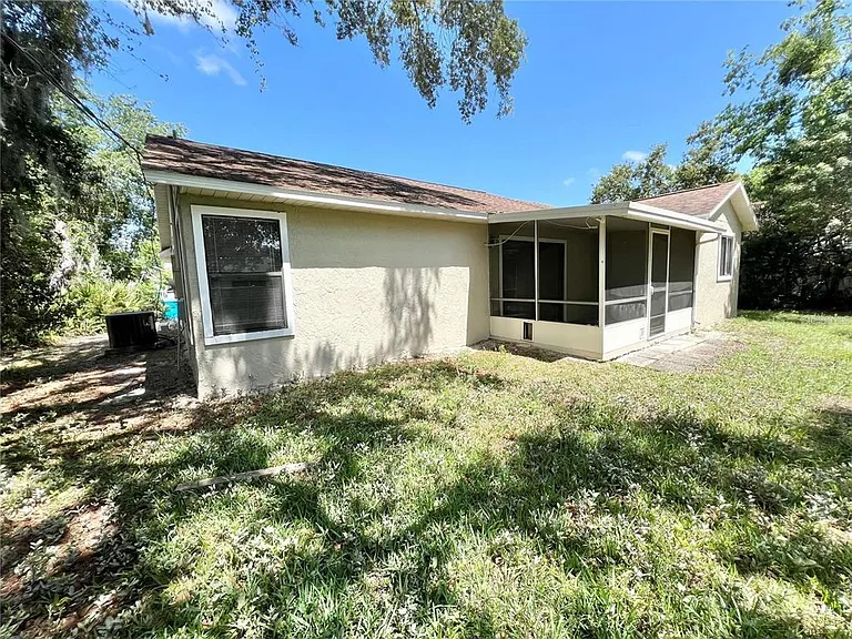 896 Mentmore Cir — Photo 17