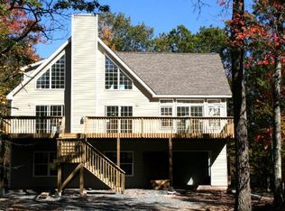 237 Powder Horn Dr, Lackawaxen, PA 18435