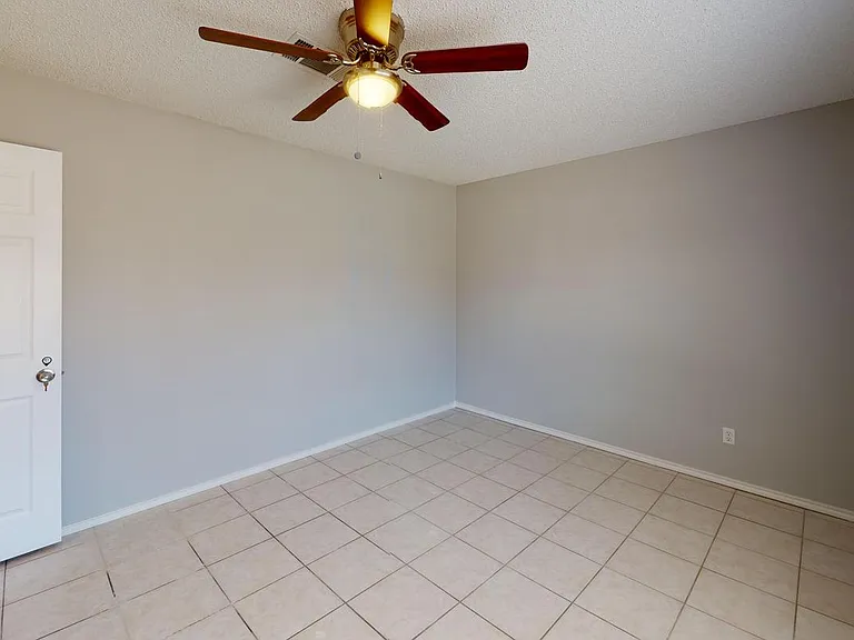 7900 Bramble Bush Dr — Photo 16
