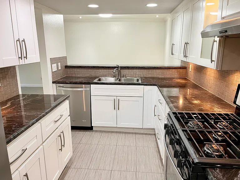 500 E Del Mar Blvd #30 — Photo 14