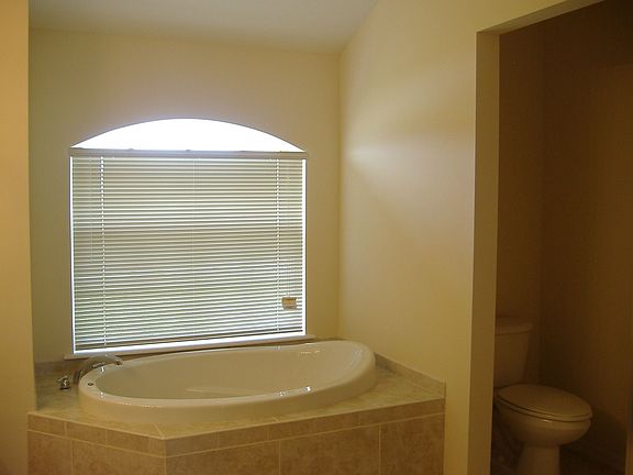 3rd image of 1029 NE Juanita Pl
