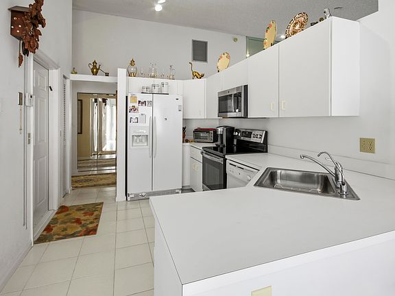 4th image of 7660 Kings Ride