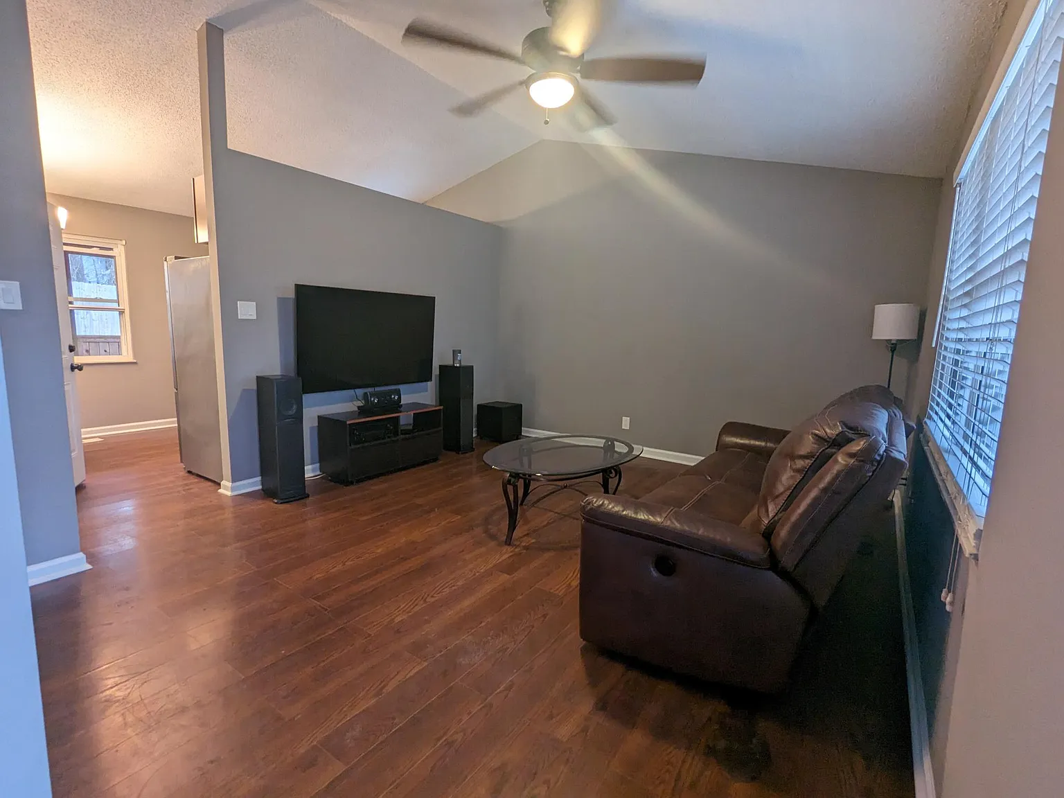 3 bed, 1880 sqft, $2,400 — Photo 2