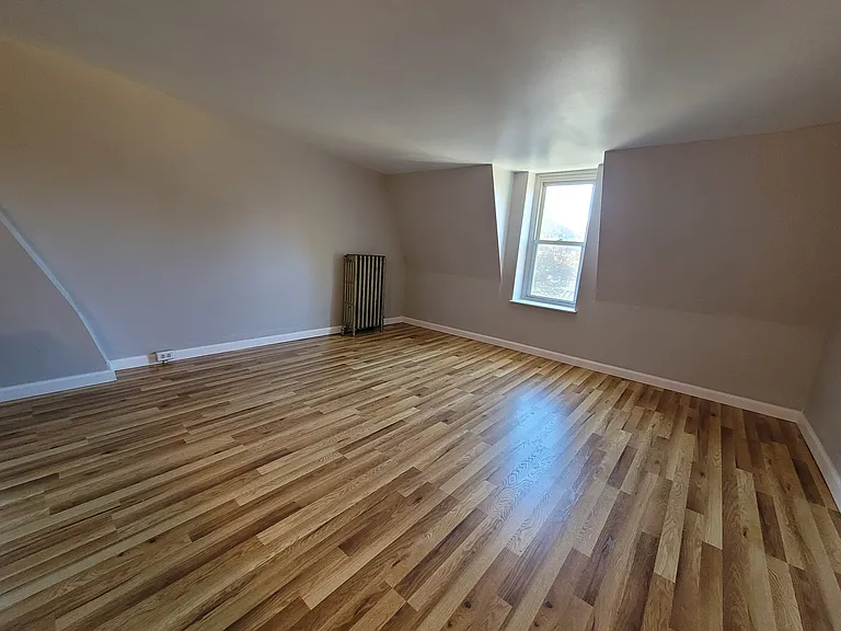 527 N 4th St — Photo 11