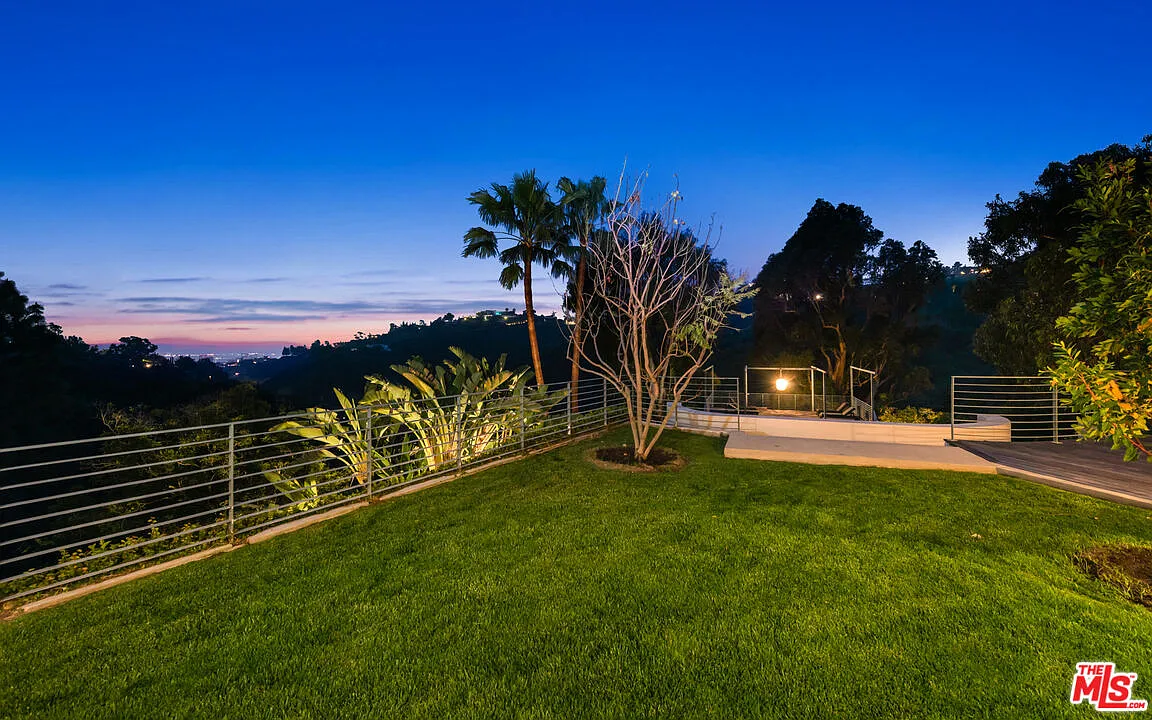 5 bed, 5.0 bath, 3571 sqft, $55,000 — Photo 2