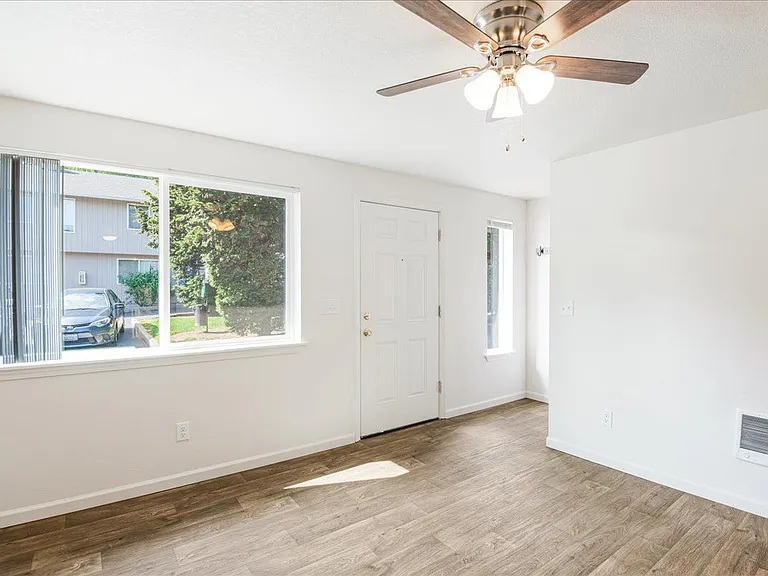 4718 NE Hazel Dell Ave — Photo 5