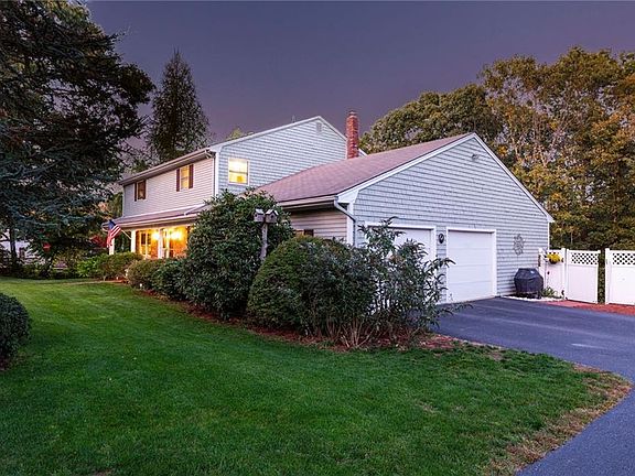 4th image of 11 Blue Spruce Dr