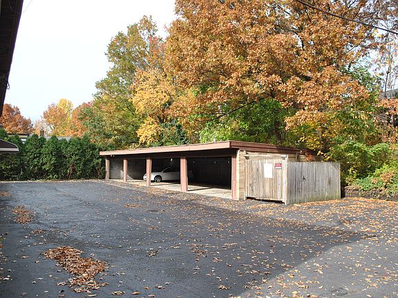 3rd image of 657 S Belvoir Blvd