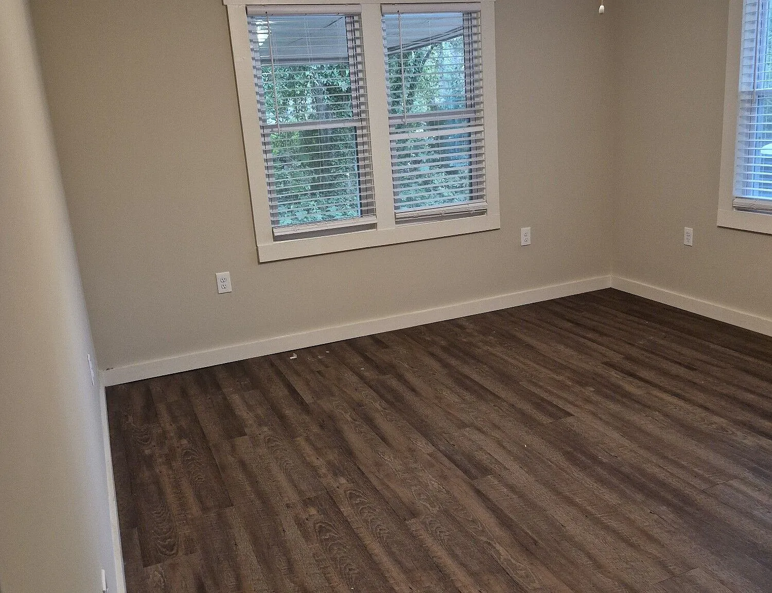 2 bed, 1.0 bath, $995 — Photo 2