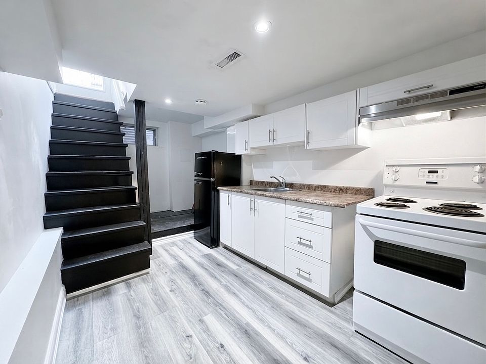 1st image of 909 Palmerston Ave