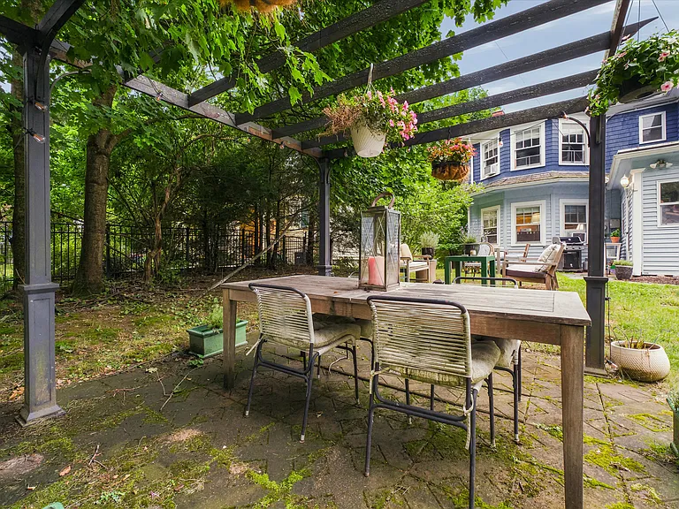 108 Hooker Ave — Photo 43