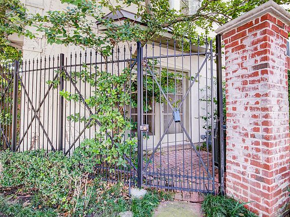 3rd image of 1401 Hyde Park Blvd #A