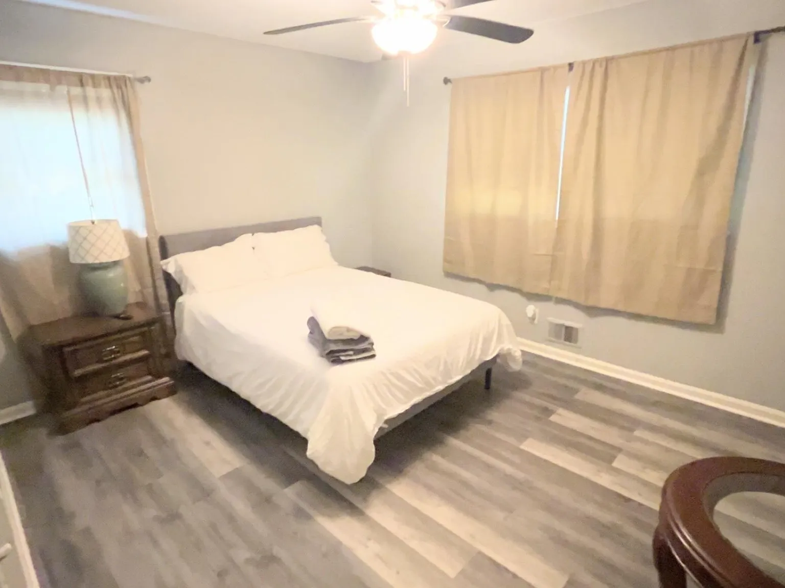 4 bed, 3.0 bath, 2200 sqft, $866 — Photo 2