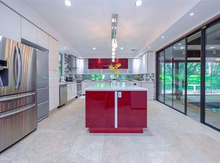 3 Valley Rd, Glen Cove, NY 11542