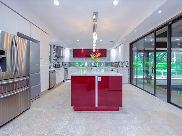 3 Valley Road, Glen Cove, NY 11542