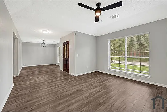 3906 Greenwood Dr — Photo 9