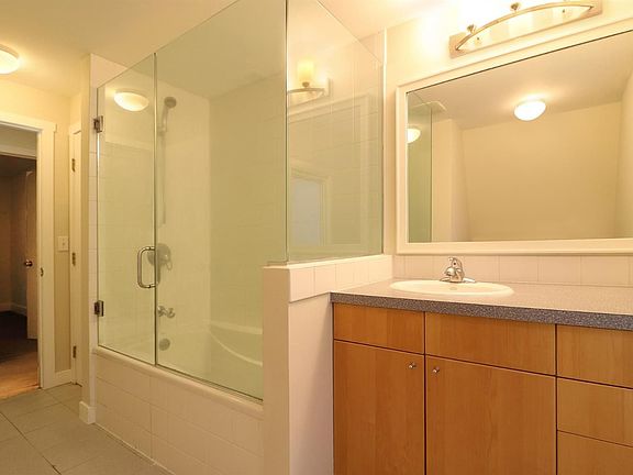 5th image of 122 Chapin St