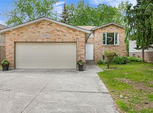2225 Longfellow Ave, Windsor, ON N9B 3J7