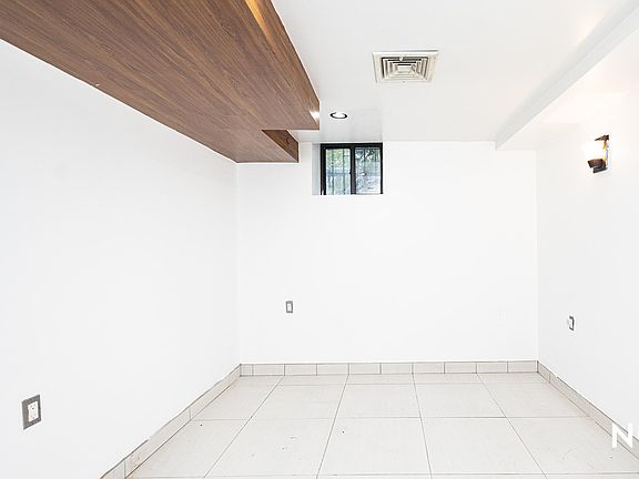 5th image of 277 Menahan St #1C
