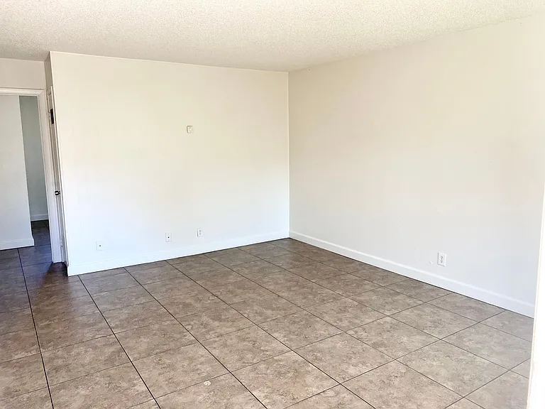 707 N Park Ave — Photo 2