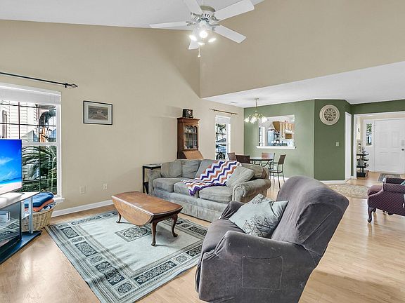 3rd image of 113 Ashton Dr