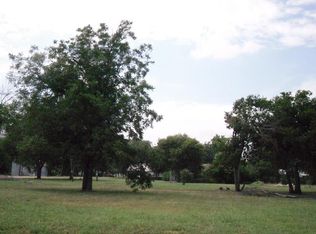 104 N Live Oak Ave, Hubbard, TX 76648