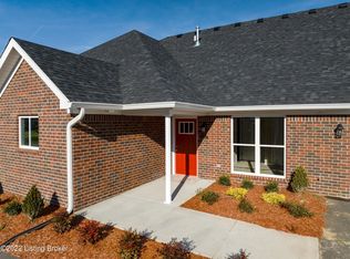 404 Eagle Pointe Dr, Louisville, KY 40214