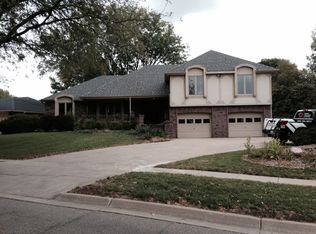 5930 Rolling Hills Blvd, Lincoln, NE 68512