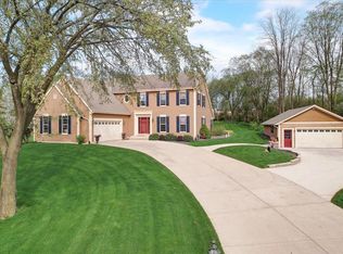 W220S4552 Tansdale Rd, Waukesha, WI 53189