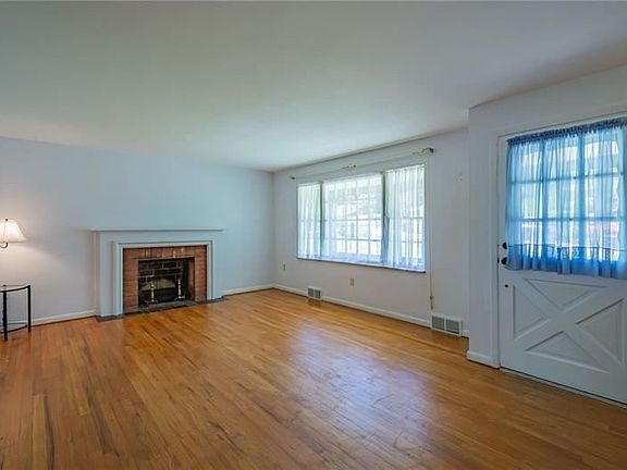 5th image of 102 Northumberland Dr