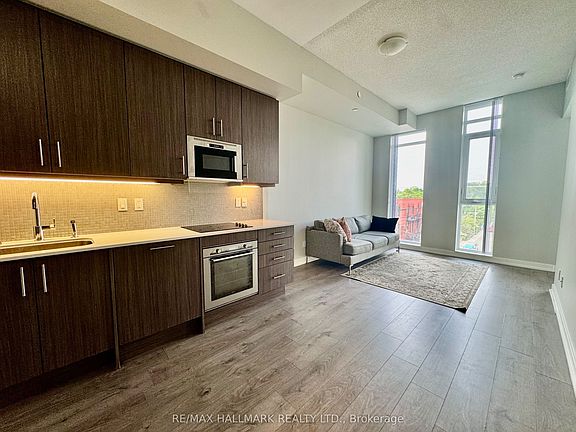 2nd image of 297 College St #516