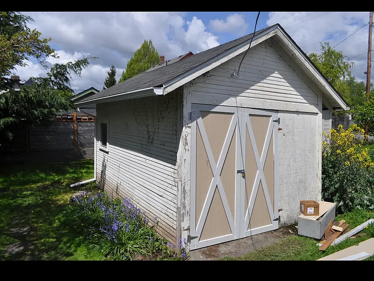 2417 E St — Photo 10