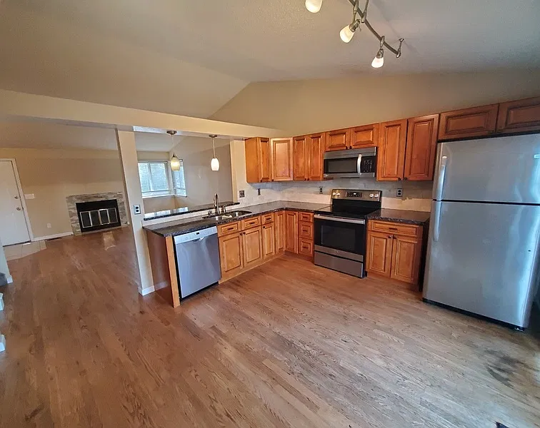 3 bed, 1368 sqft, $2,250 — Photo 4