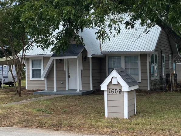 1609 Waco St, Brownwood, TX 76801