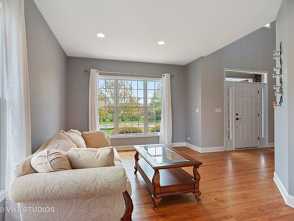 3rd image of 961 Woodland Dr