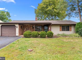 28 Gaping Rock Rd, Levittown, PA 19057