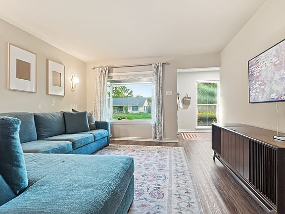 4th image of 611 Stardust Ln