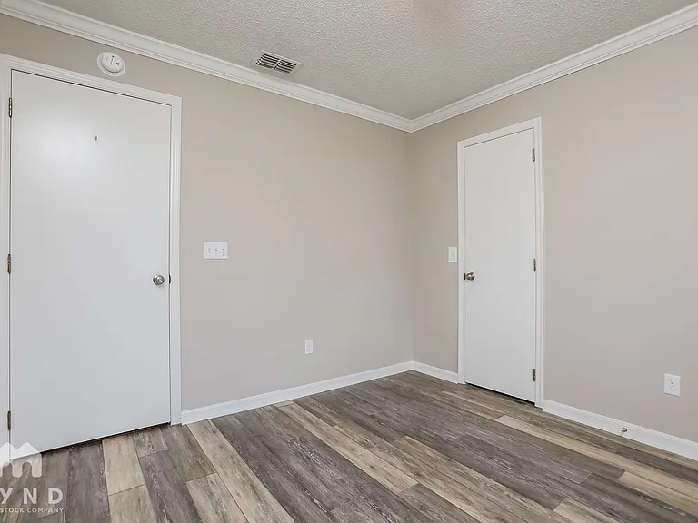 1729 Chatham Cir — Photo 11