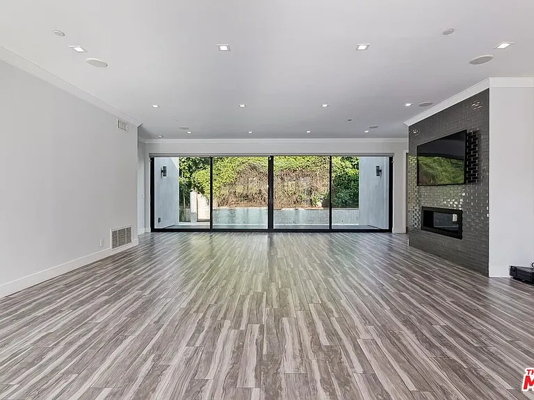 12730 Montana Ave — Photo 4