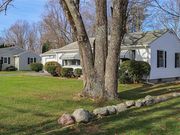 5th image of 26 Raymond Dr