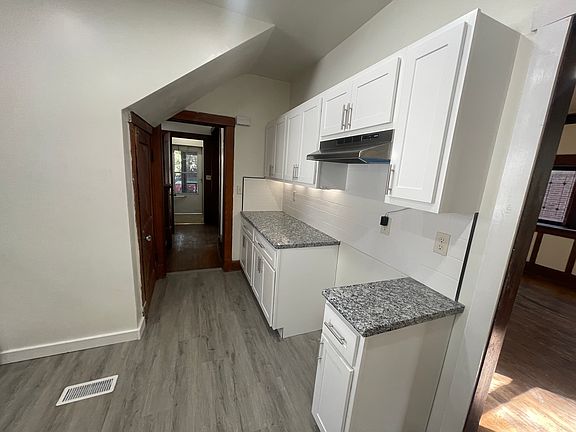 4th image of 1620 W Ayres Ave