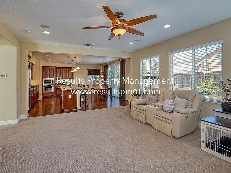 2425 Foxcroft Cir — Photo 17