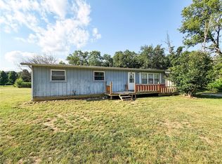 16669 Donna Dr, Paris, IL 61944