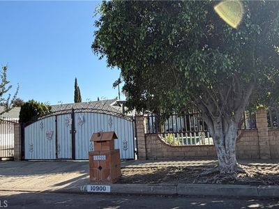 10900 Goss St, Sun Valley, CA, 91352