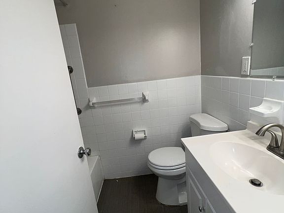 4th image of 711 Ashland Ave APT 7
