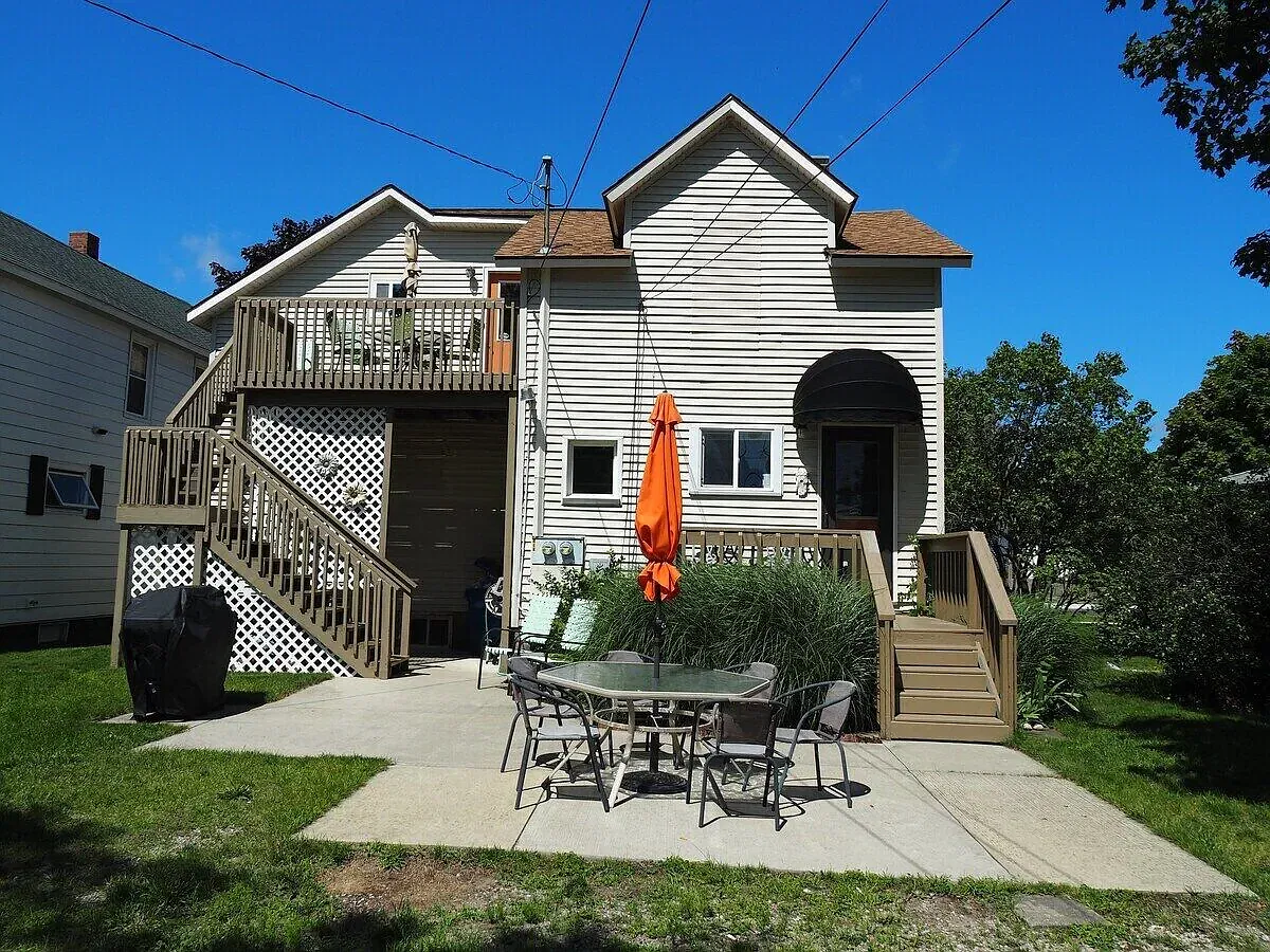 2 bed, 800 sqft, $1,500 — Photo 2