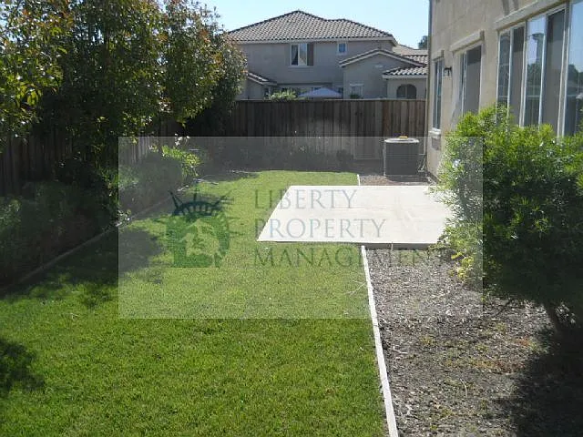 4 bed, 2949 sqft, $3,450 — Photo 3