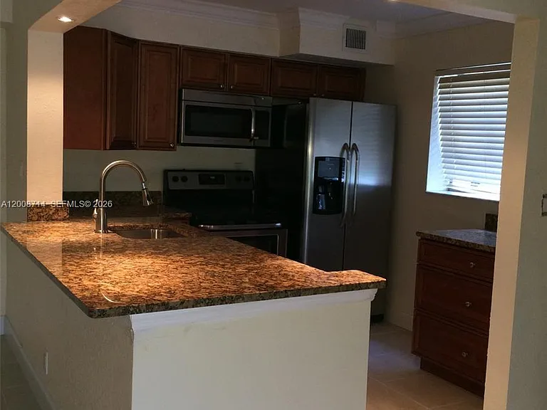 407 Gardens Dr #103 — Photo 2