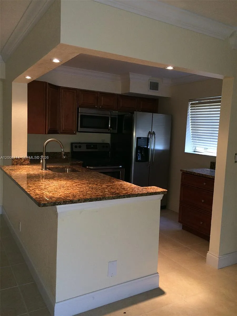 Building Photo - 407 Gardens Dr #103